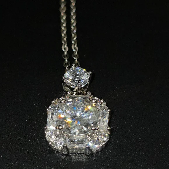 ✨ 2CT Moissanite Cushion Halo Pendant – S925 Sterling Silver (18”) - Picture 2 of 7